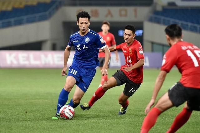 中超战报：青岛西海岸以2-0战胜青岛海牛